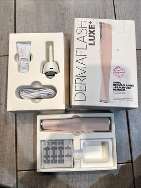 DERMAFLASH Luxe+ + Sonic Peach-Fuzz Removal Tool USEDONCE